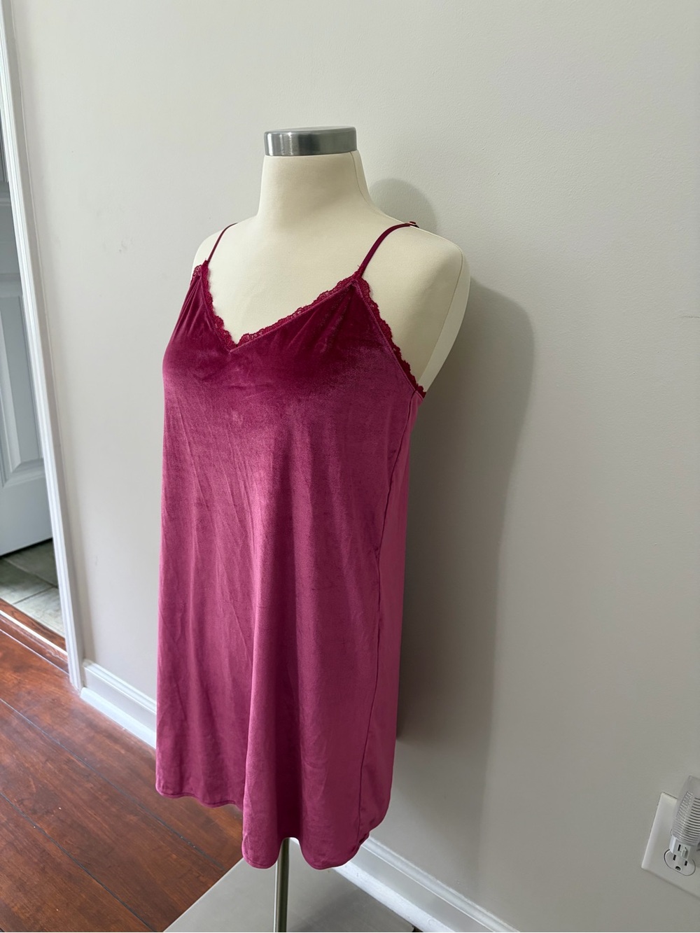 Victoria's Secret Fuchsia Velvet Slip with Lace Trim Sz S Coquette Barbiecore - Picture 5 of 7